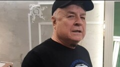 Автор "Пластилиновой вороны" Гладков вышел на сцену с фиолетовой гитарой: видео
