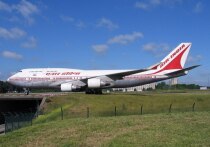 В четверг рейс Air India, направлявшийся в лондонский аэропорт Гатвик, потерпел крушение прямо после взлёта из аэропорта Ахмадабада в северо-западном индийском штате Гуджарат